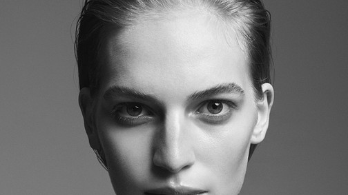 Monokróm múzsa - Gyönyörű fotósorozatban Axente Vanessa!