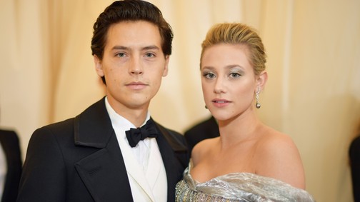 Cole Sprouse halálos fenyegetéseket kapott szakítása miatt