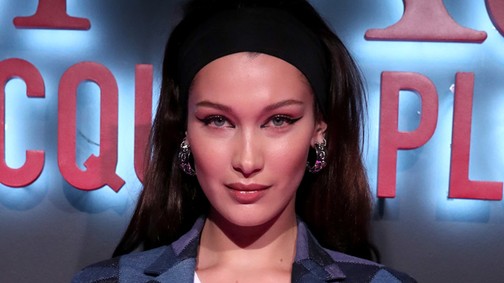 Bella Hadid őrületes patchwork farmerszerelésben