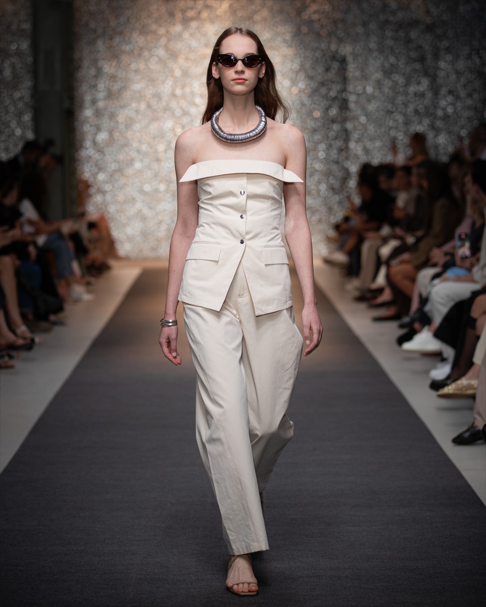 A Nanushka 2026-os tavaszi-nyári kollekciója játékosan értelmezi újjá a gallérokat is