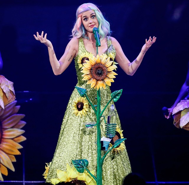 Katy Perry napraforgós tiltakozása
