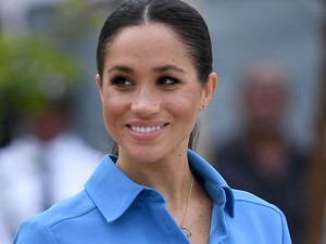 Videó: Meghan Markle nevetve sírt, amikor Tonga szigetén egy nagyon vicces produkcióval lepték meg