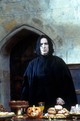 Alan Rickman – Perselus Piton. Alan Rickman Pitonja összetett, mélyen emberi és ikonikus – évtizedekre meghatározta a karakter megítélését. A színész 54 évesen kezdte a szerepet, és zárásként a sorozat egyik legerősebb pillanata is az ő nevéhez fűződik.