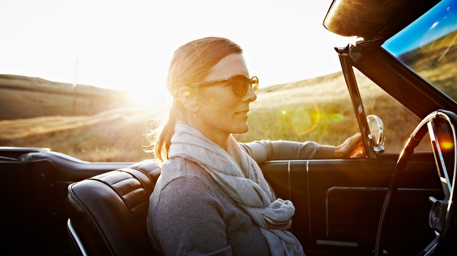 Menő és kalandos negyvenévesen vezetni tanulni!