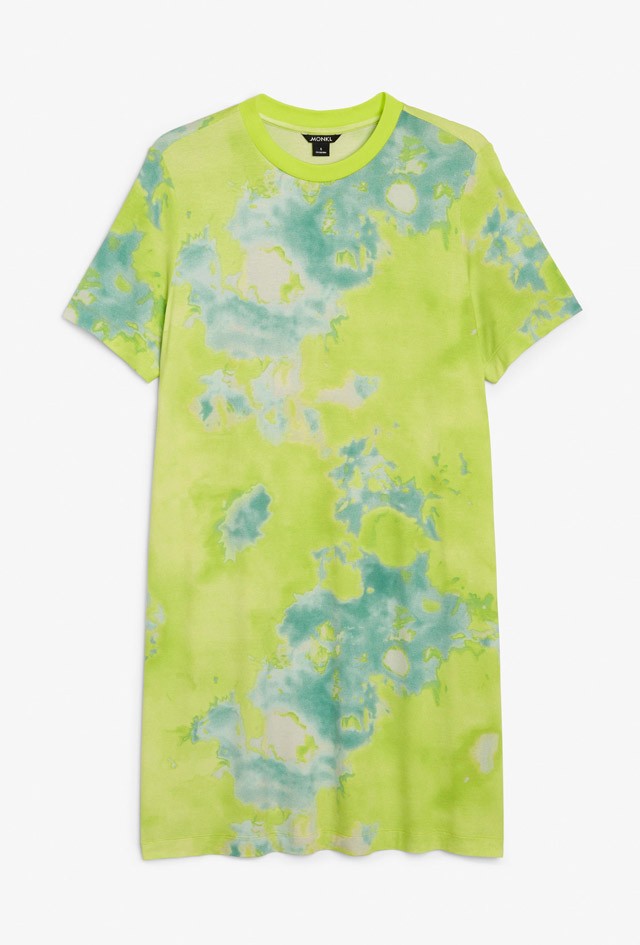 Hailey Bieber tudja miben kell dübörögni ezen a nyáron: Ugorj bele te is egy pólóruhába