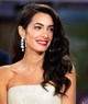 Amal Clooney 2021-ben az Iskola a part mentén című felnövéstörténet londoni premierjén