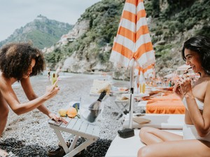 Az Instagramon látott, profin szerkesztett életek sokszor köszönőviszonyban sincsenek a valósággal, mégis ide menekülünk