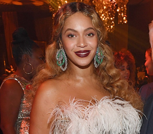 Beyoncé meztelenruhája örökre beleégett a retinánkba