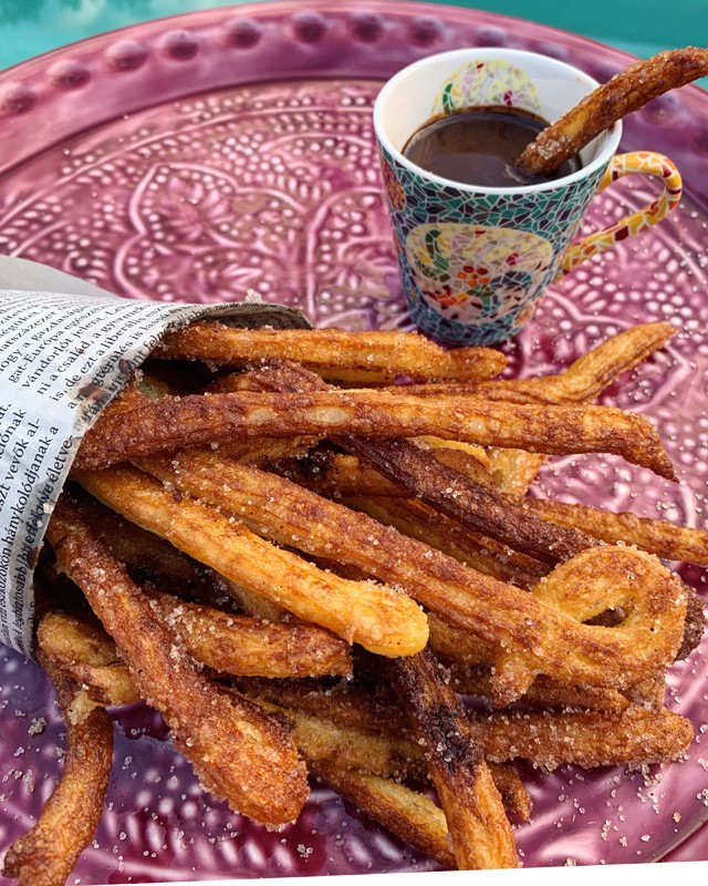 Főzz együtt Marton Adrival élőben, a Glamour Instagram oldalán!