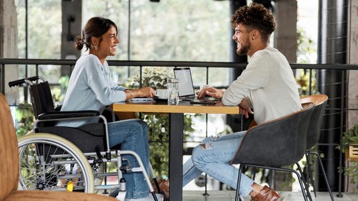 „Nem hibáztam, csak önmagam adtam - a kerekesszékemmel együtt” - Mennyivel fáj jobban a visszautasítás, ha hátrányból indulsz?