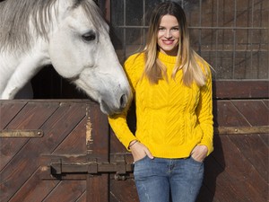 A modell lovaglással indítja a hetet