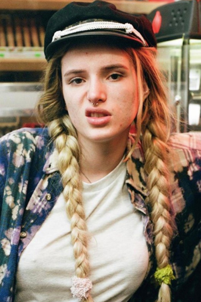 Bella Thorne nem takargatja a pattanásait, bátran vállalja szépséghibáit!