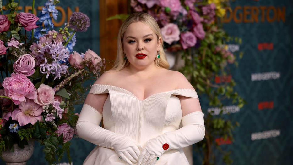 Nicola Coughlan, a Bridgerton sztárja úgy döntött, ledobja a textilt az egyik jelenetben