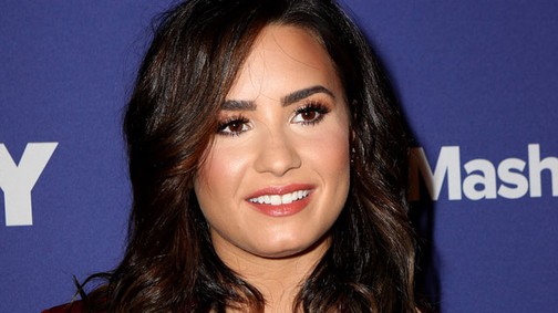 Demi Lovato megint kiszőkült!