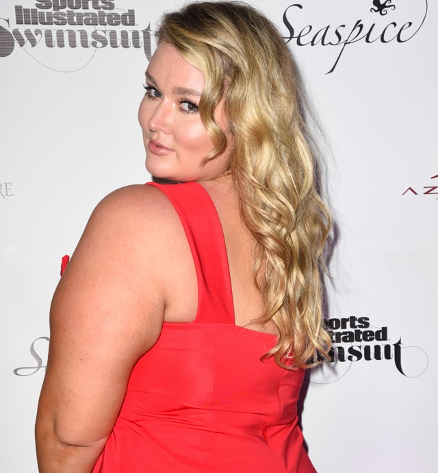 A Sports Illustrated plus size modelljéről olyan fotók készültek, hogy leesik az állad