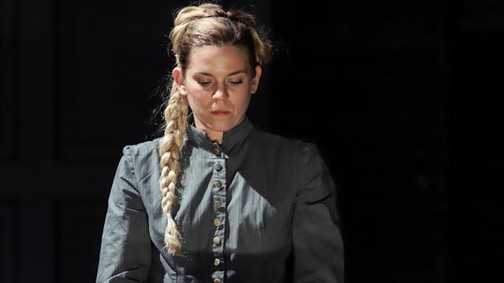 ˝Örömet okoz, ha a színjátszáson keresztül megfogalmazhatom, ami érdekel˝- Bata Évával beszéltünk