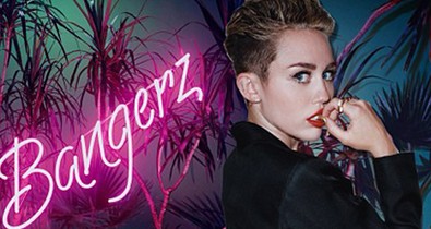 Interaktív - Lady Gaga egy ágyban Karl Lagerfelddel, Miley Cyrus új albumborítója