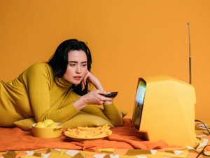 Félelmetes dolog történhet a testeddel, ha napi 2 órát tévézel: a szakemberek is figyelmeztetnek