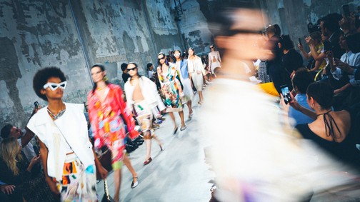 Filterként próbálható ruhák, digitális divatbemutatók – Új digitális eszközök a divatban a fenntartható jövőért 