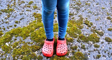 A legmegosztóbb papucs ever: a Crocs lett a home office nyertese!