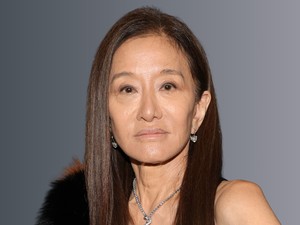 Menyasszonyi ruhában fotózták a 76 éves Vera Wangot, feleannyi idősnek sem tűnik a fotón