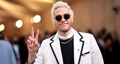 Ki az a Pete Davidson? És miért vannak odáig érte Hollywood legszebb és leghíresebb női?