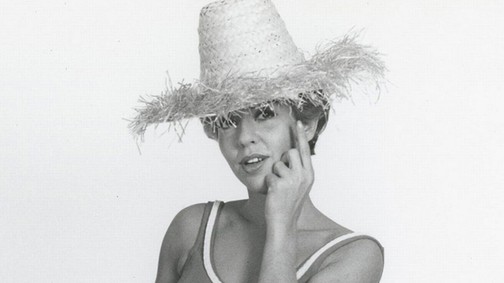 Hihetetlen! 83 éves, és most is fehérneműmodell