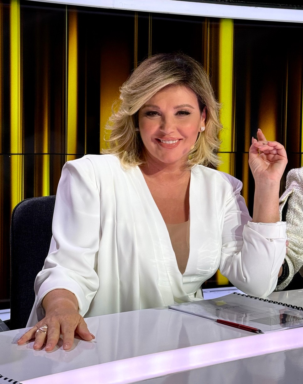 A légies, elegáns darab remekül állt Liptai Claudián