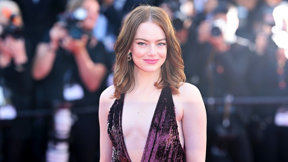Emma Stone hosszú loknijairól híres, azonban néhány hete elképesztő új frizurával hódít