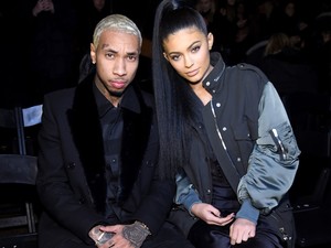 Tyga azt állítja ő Kylie Jenner leendő gyerekének apja!