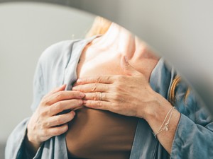 A mellrák 7 korai tünete alig észrevehető, de jól jegyezd meg őket: életet menthet, ha időben észreveszed