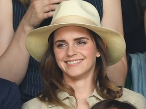 Sosem láttad még: Emma Watson fekete bikiniben romantikázik