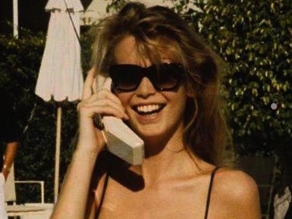 Ilyen most bikiniben a 48 éves Claudia Schiffer, de HOGY lehet ez?