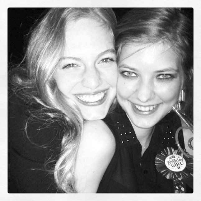 Axente Vanessa és barátnője, Barabás Heni.