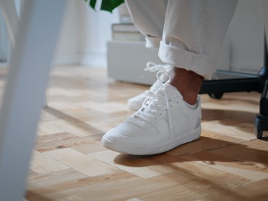 A tökéletes fehér sneaker – elegancia, kényelem és ikonikus márkák egy helyen