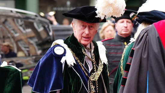 Károly király döntött! A Buckingham-palotában valami olyan dolog fog történni, ami eddig még soha