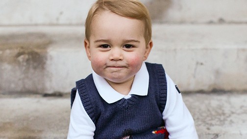 Kire hasonlít a kis György herceg?