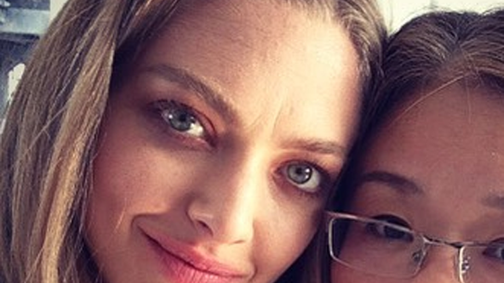 Wow! Teljesen új frizurával Amanda Seyfried