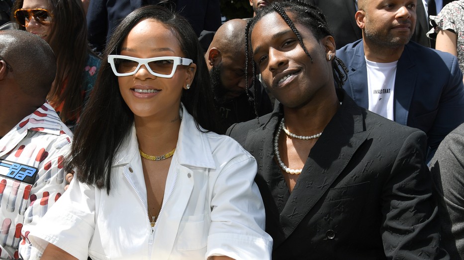 Rihanna igazi kismama istennőként jelent meg a milánói divathéten 