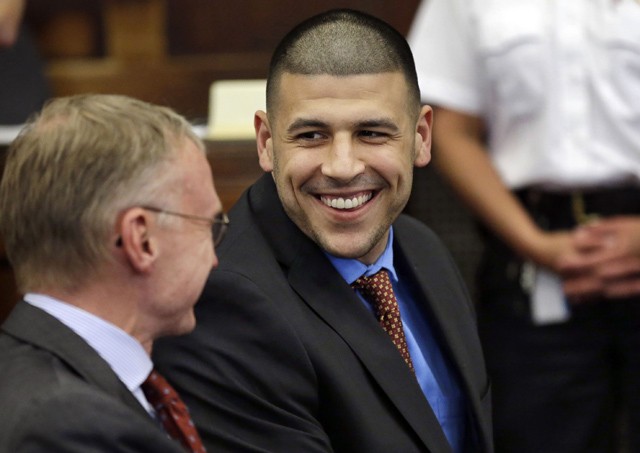Aaron Hernandez a vádlottak padján