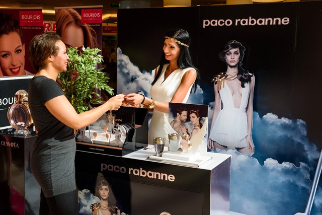 A Glammies díjnyertes női parfümje, a Paco Rabanne Olympéa Aqua standja is szuper volt