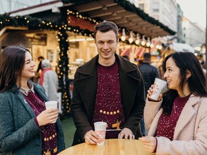 Nem is olyan csúnyapulcsi, és szupercuki zokni - segíts az egyik legjobb fej jótékony csapatnak, és ajándékba kapod