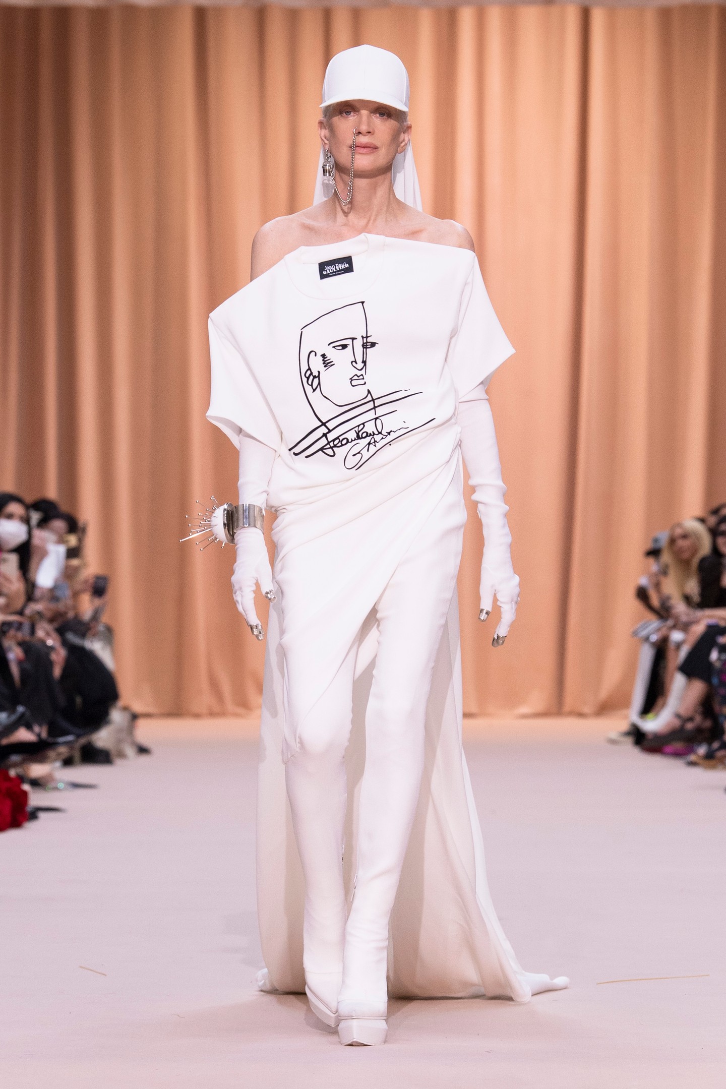 Örökbefogadott gyerekként nőtt fel, most a Jean Paul Gaultier divatháznak tervezett haute couture kollekciót - Olivier Rousteing szárnyal