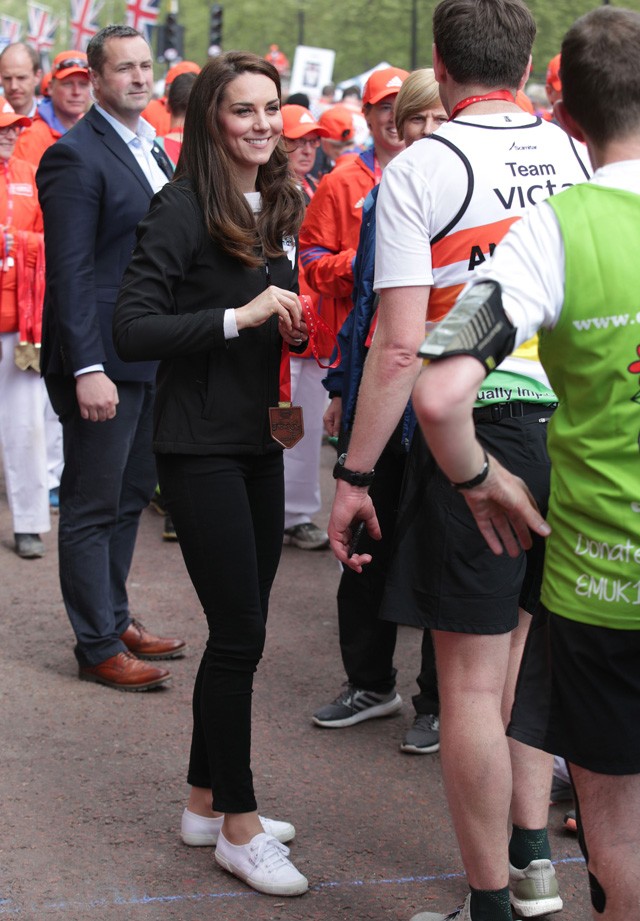 Kate Middleton sneakerben