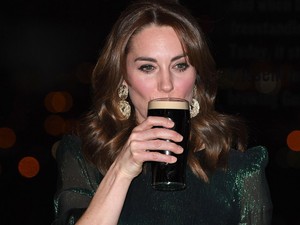 Katalin hercegné élete legszebb ruhájában ment sörözni