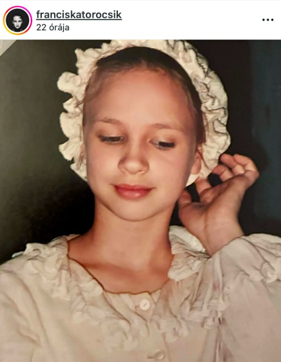 Törőcsik Franciska Cosette-ként A nyomorultak című musicalben