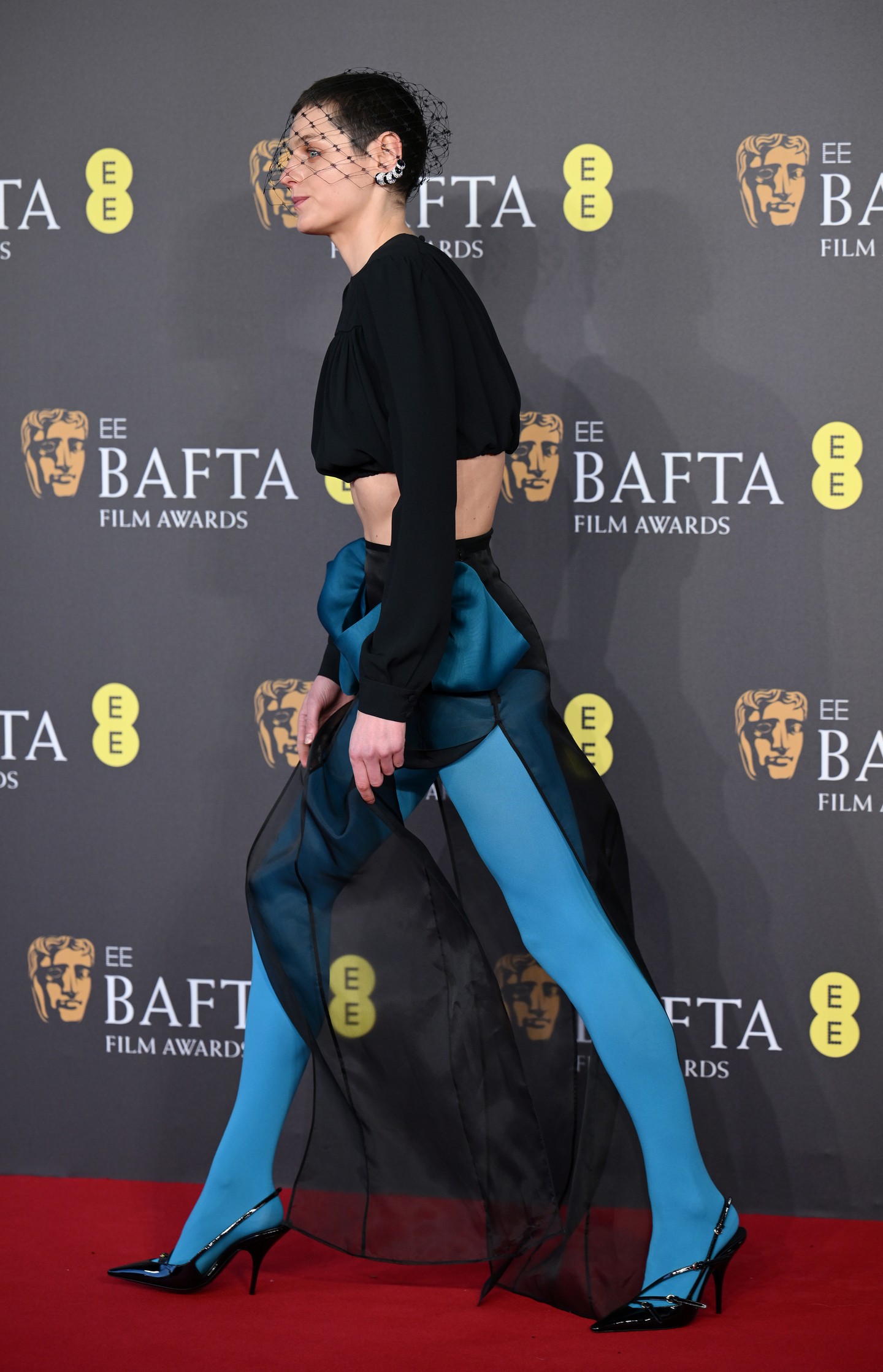 Emma Corin igent mondott a Miu Miu ruhára és a Cartier ékszerekre