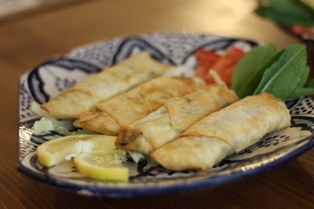 FATAYER - Libanoni spenót pite hagymával és libanoni fűszerekkel