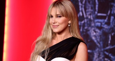 Millie Bobby Brown élete legmerészebb ruhájában hódít