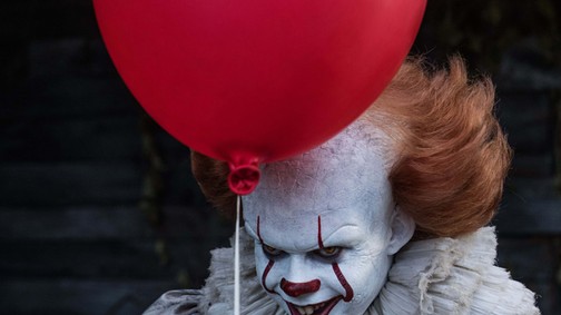 Imádjuk! A Castle Rock szereplője alakítja majd Pennywise-t az `Az 2`-ben is
